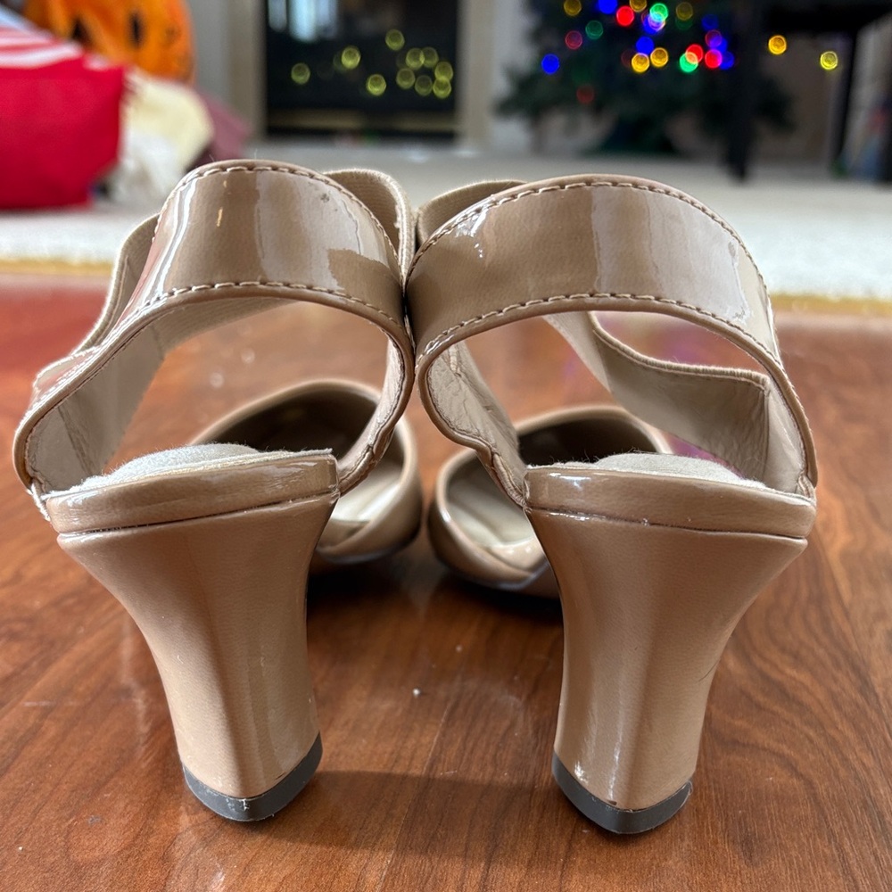 Tan Heels - Picture 5 of 9